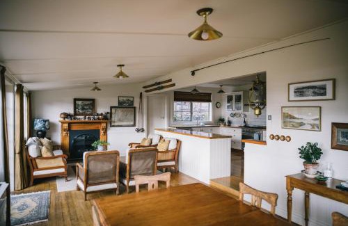Lake Tekapo House | Aldourie Lodge - Lake Tekapo