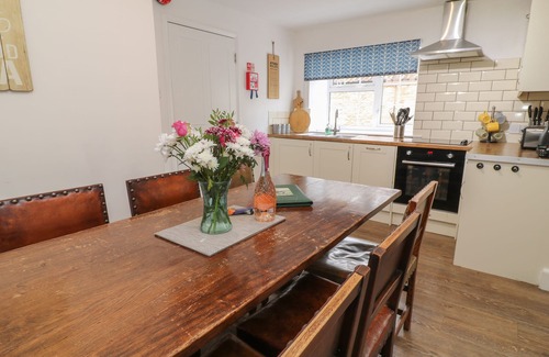 Shoscombe Cottage | ALDRICH COTTAGE, family friendly, with a garden in Radstock