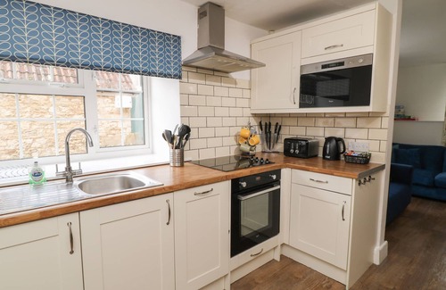 Shoscombe Cottage | ALDRICH COTTAGE, family friendly, with a garden in Radstock
