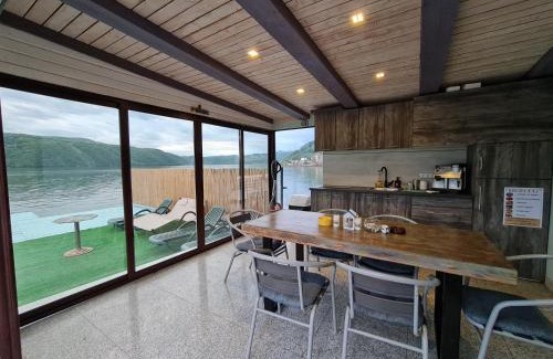 Eselnita House | Alegria