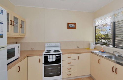 Woodgate House | 'Aleron' One street from the Beach