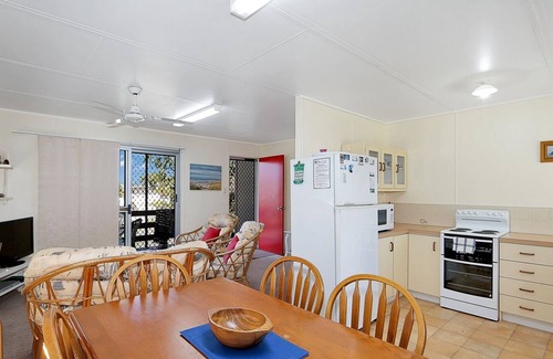 Woodgate House | 'Aleron' One street from the Beach