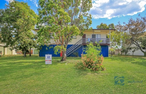 Woodgate House | 'Aleron' One street from the Beach