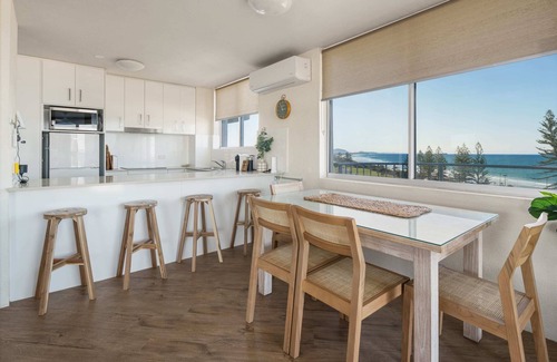 Alexandra Headland Apartment | Alex Heads Oceanview Escape