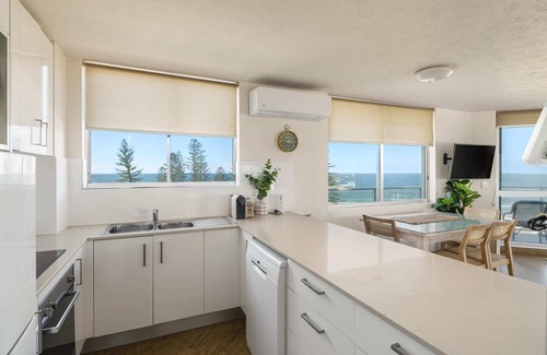 Alexandra Headland Apartment | Alex Heads Oceanview Escape