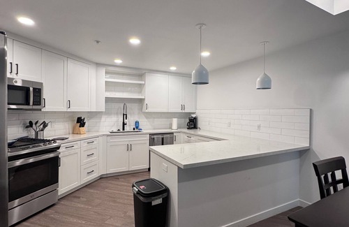 Mission Valley Apartment | Alexan Gallerie: Comfortable 1-Bedroom Escape in San Diego with WiFi & AC