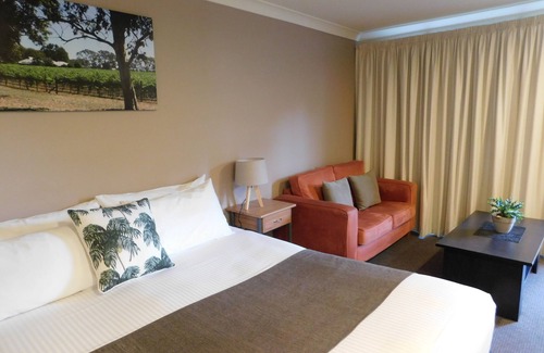 Penola Hotel | Alexander Cameron Suites