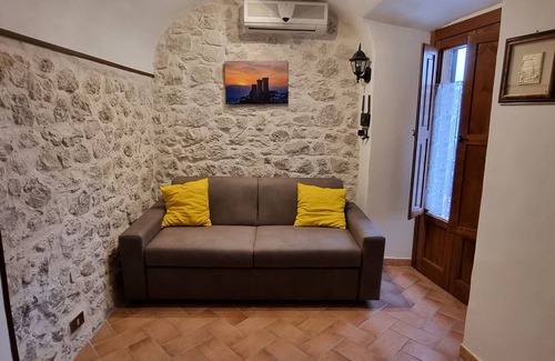 Pacentro House | Alexander House