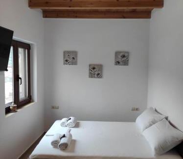 Milia House | Alexander's cottage