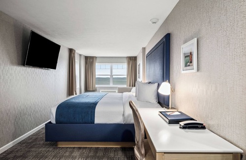Traverse City Hotel | Alexandra Inn