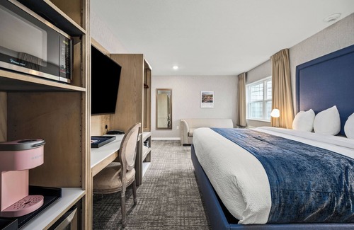 Traverse City Hotel | Alexandra Inn