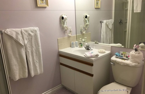 Shannon Lake Bed & Breakfast | Alexandria House Bed & Breakfast