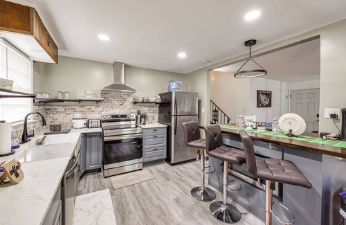 Mount Vernon Cottage | Alexandria, Mt Vernon Home by Hikes, Bikes & Sites