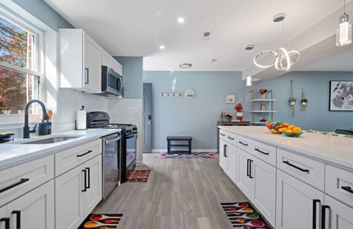 Potomac West House | Alexandria Old Town home-walking distance to Metro