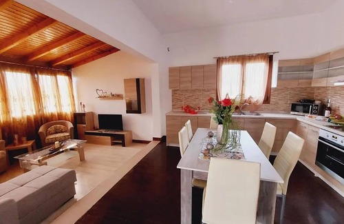 Ipsos Apartment | Alexandros 1 by Frangki