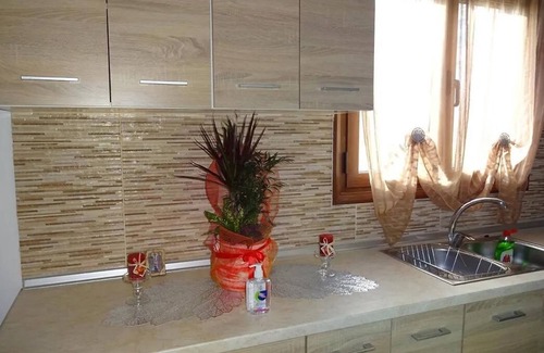 Ipsos Apartment | Alexandros 1 by Frangki