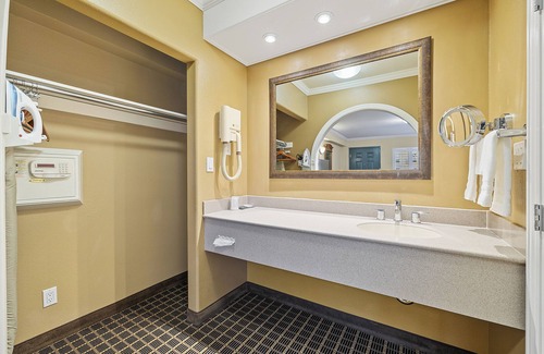 Little Saigon Hotel | Alexis Park Hotel