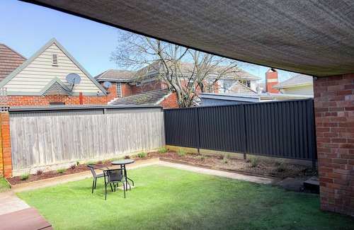 Lake Wendouree House | Alfred's Lakeside | 3 Bed Retreat At Top Location!