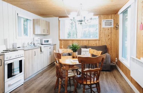 Sainte-Marguerite Ski Chalet | Alfred's Shack: Cozy chalet for 4, with BBQ, A/C, WiFi, and pet-friendly.