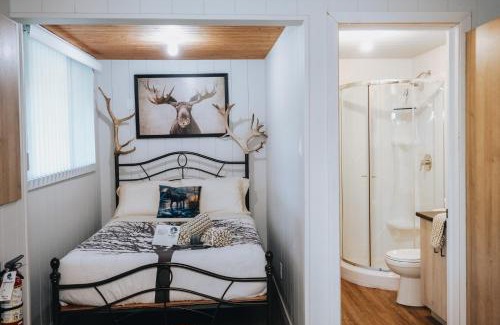 Frampton Ski Chalet | Alfred Shack - Chalet Miller Zoo