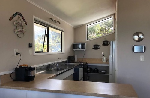 Algies Bay House | Algies Bay Family Escape - Direct Access to the Beach!