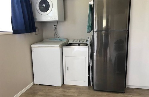 Algies Bay House | Algies Bay Family Escape - Direct Access to the Beach!