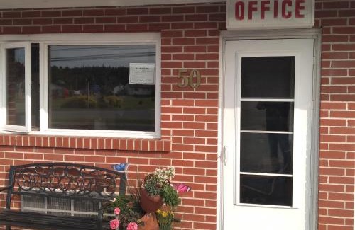 Algoma District Hotel | Algoma Motel