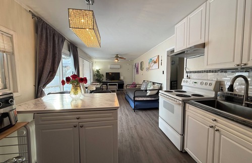 Wilberforce House | Algonquin S Lakeview 3BR H-Tub W-Stove Sandy Beach, Algonquin S Lakeview 3BR H-Tub W-Stove Sandy Bea