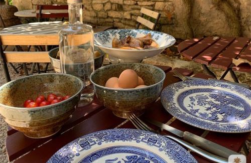 Flavigny-sur-Ozerain Bed & Breakfast | Algranate - Maison du Tisserand