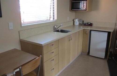 North Dunedin Hotel | Alhambra Oaks Motor Lodge