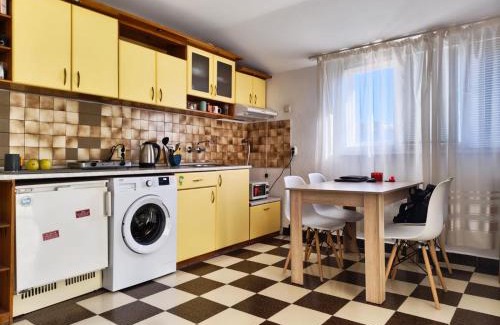 Varosha Apartment | AlHana Panoramic Studio - Top Center, Blagoevgrad