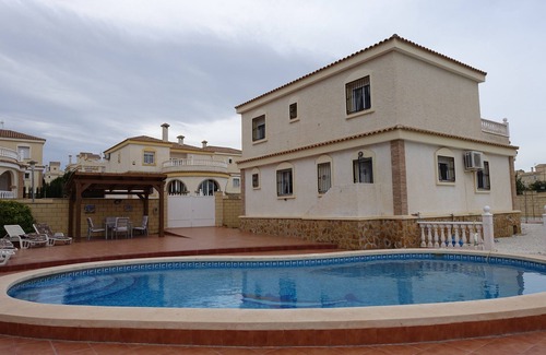 Monforte del Cid Villa | Alicante Area, Private Villa, Private Swimming Pool And Air Con and Wi Fi