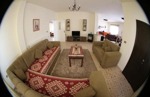 Madaba Apartment | Alice & Andrew Apt. Few Steps to Madaba Old City Center