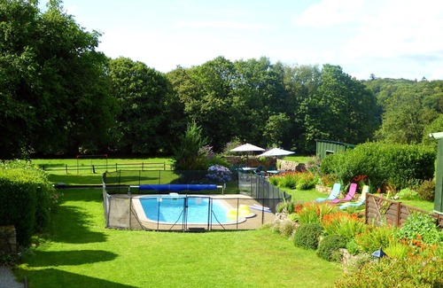 Ploerdut House | Alice cottage – lovely Breton house – log fire, shared pool, private garden