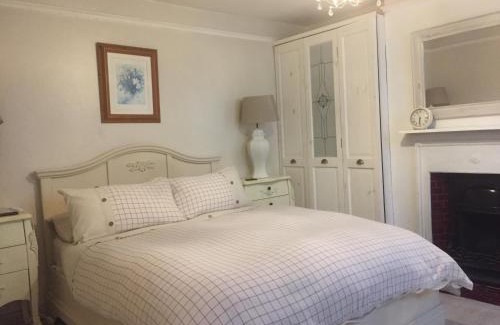 Cheltenham House | Alice Guest house