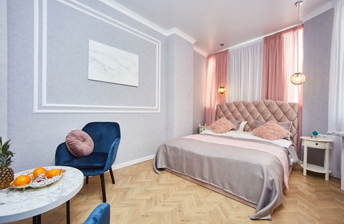 Arcadia Hotel | Alice in Wonderland Room