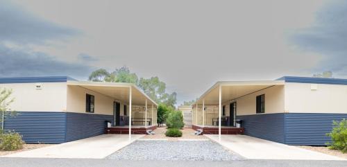 Ross Hotel | Alice Village