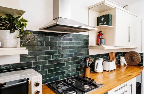 Sneinton House | Alices Central Stay Parking Motor Point Arena