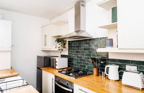 Sneinton House | Alices Central Stay Parking Motor Point Arena