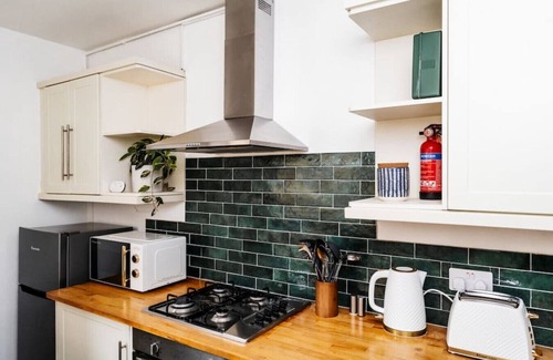 Sneinton House | Alices Central Stay Parking Motor Point Arena