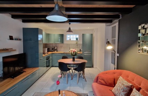 Fontainebleau Apartment | Aliénor-Apartment-Family-Terrace-Ensuite with Bath