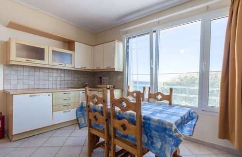 Paralia Agias Fotinis House | Aliki Studios
