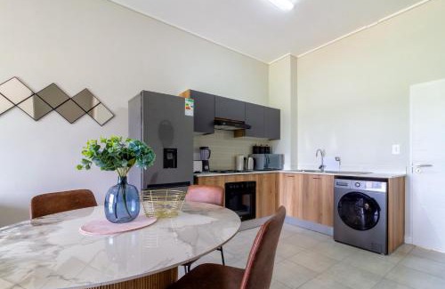 Greater Johannesburg Metropolitan Area Apartment | #AlimamaSpaces Future's GreenLee Hideaway