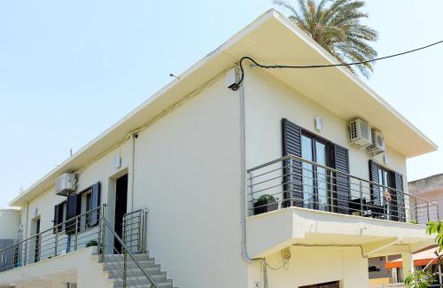 Petaloudes House | Alion House