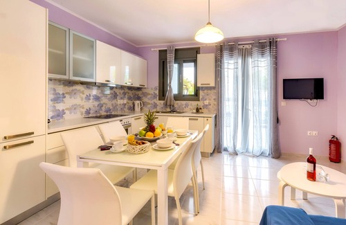 Daratsos Apartment | Alisahni Suite Brand New 70m from the beach