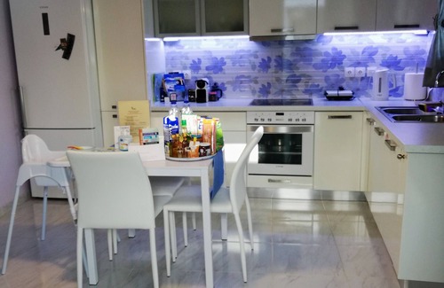 Daratsos Apartment | Alisahni Suite Brand New 70m from the beach