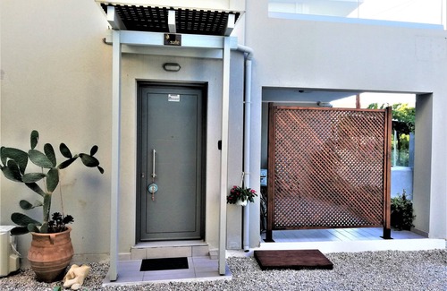 Daratsos Apartment | Alisahni Suite Brand New 70m from the beach