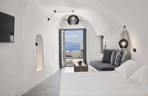 Oia House | Alisaris Caves