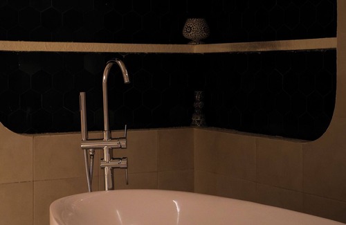 Seeb Hotel | AlIskan Al Tullabi - Female Only