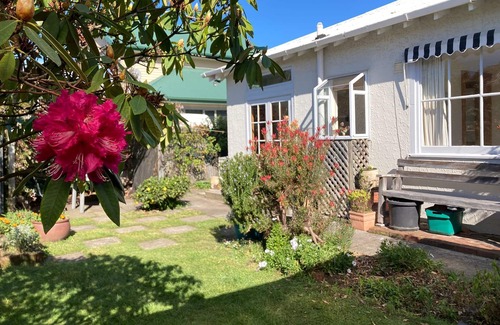 Sumner House | Alison's Garden Cottagen 2-bedroom house in a beachside village in Christchurch